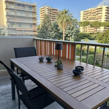 Διαμέρισμα Cozy Flat With Pool And Balcony
