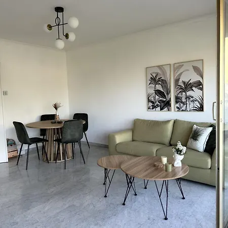 Cozy Flat With Pool And Balcony Антиб